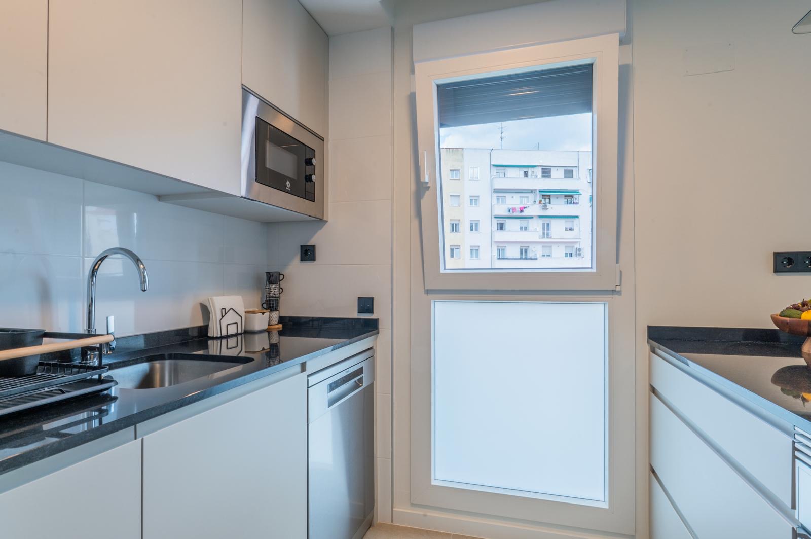 Cocina con office y lavavajillas